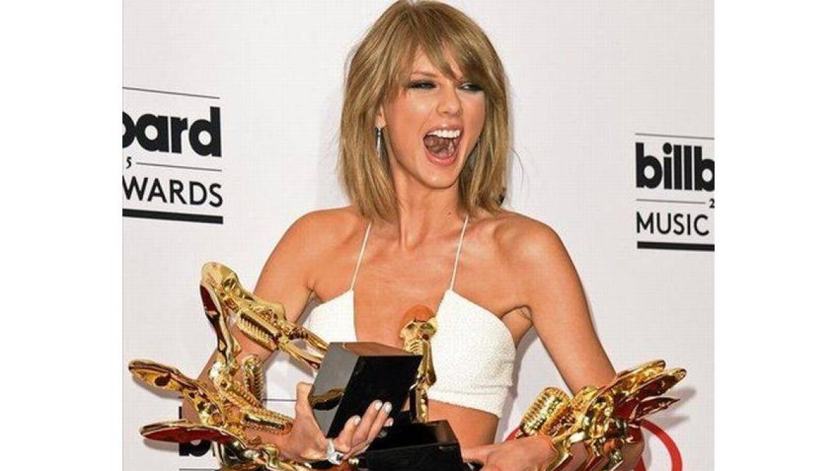 Taylor Swift, con sus ocho estatuillas ganadas en los premios Billboard.-Foto: AFP / ROBYN BECK