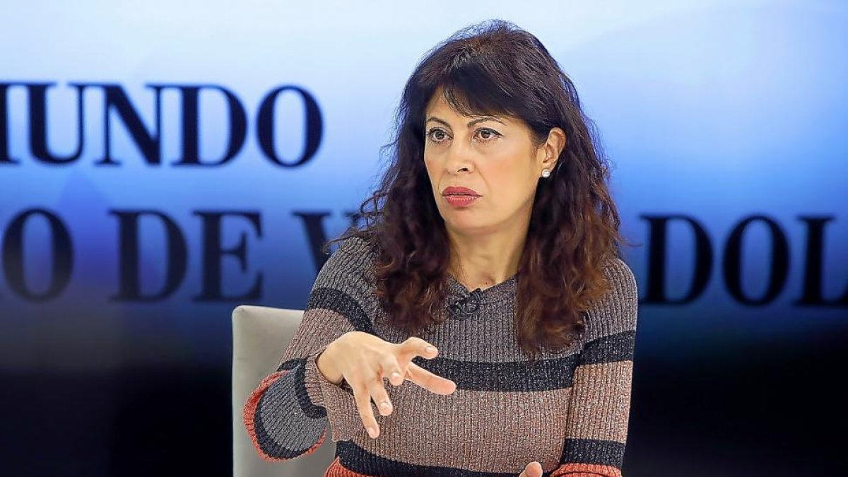 Ana Redondo durante ‘La Quinta Esquina’, programa emitido en La 8 Valladolid.-J. M. LOSTAU