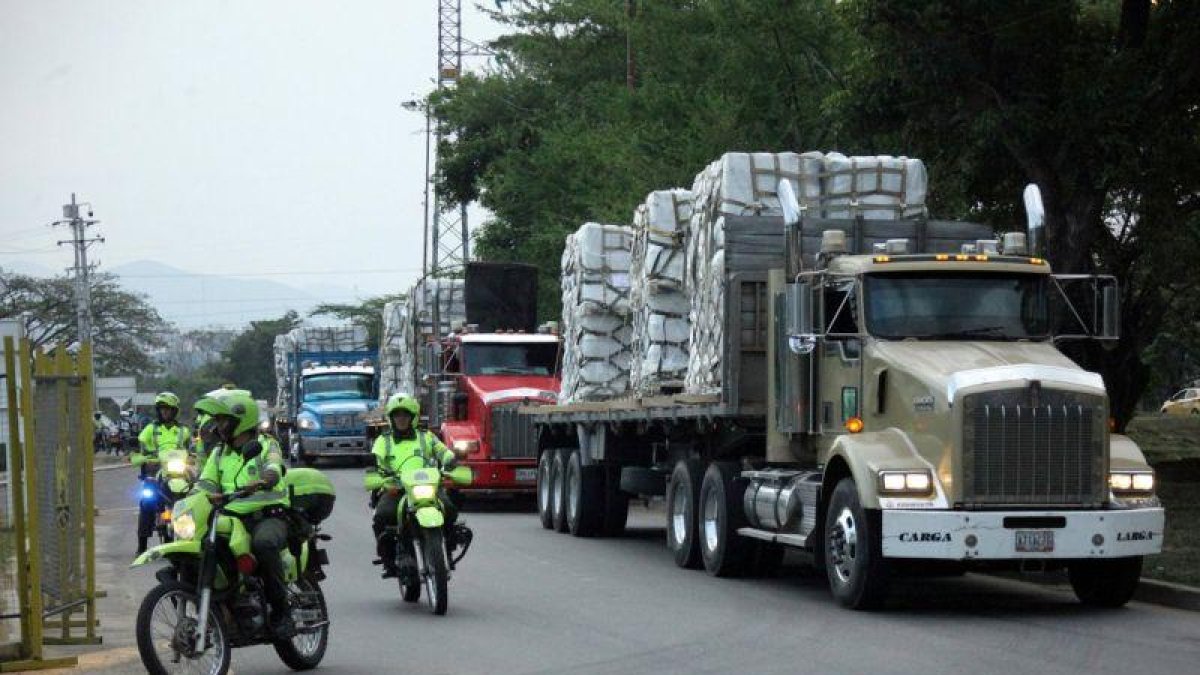 La ayuda humanitaria para Venezuela se sigue acumulando en los países vecinos.-REUTERS