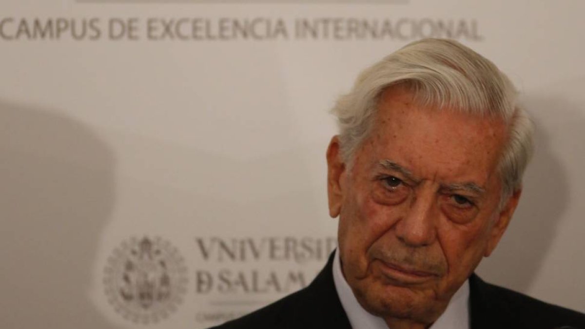 Mario Vargas Llosa en la rueda de prensa anterior a su investidura como Honoris causa por la universidad de Salamanca-Ical