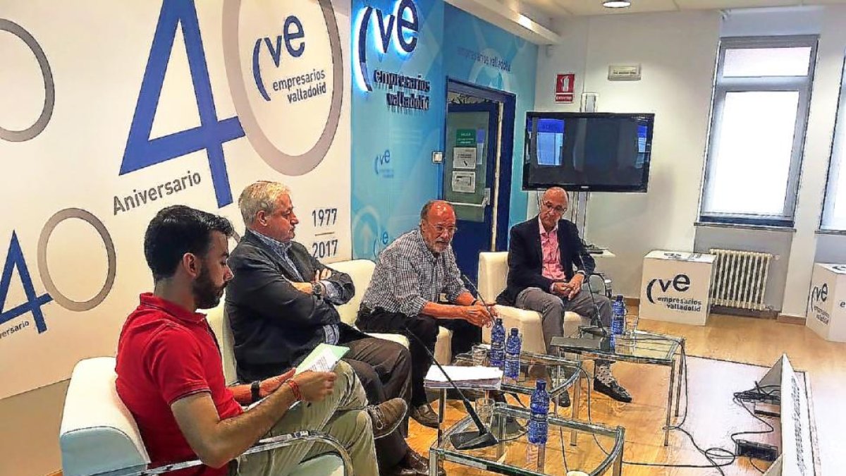 Manuel Soler, León de la Riva y Ruiz Medrano en la sede de la CVE.-EL MUNDO