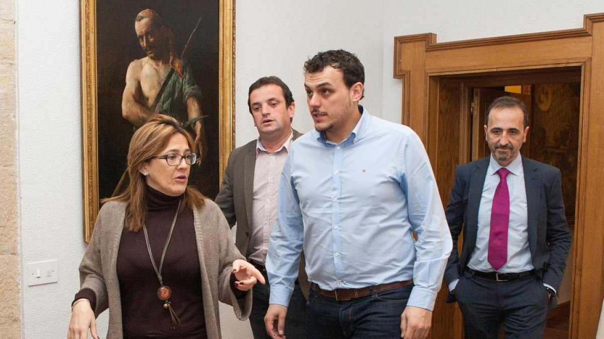 La presidenta de la Diputación Provincial de Zamora, Mayte Martín Pozo, mantiene una reunión con el alcalde de Toro, Tomás del Bien Sánchez, y el presidente del Consejo Regulador de la D.O Vino de Toro, Amancio Moyano Muñoz-ICAL