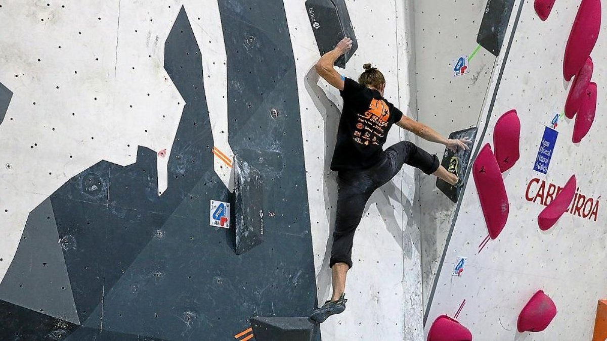Víctor López, en plena ascensión.-D.V.