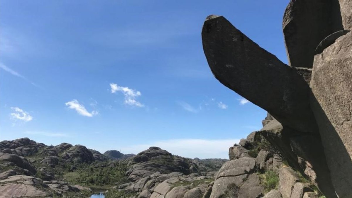 La roca 'Trollpikken', en Egersund, antes de ser objeto de vandalismo.-INGE AALBU