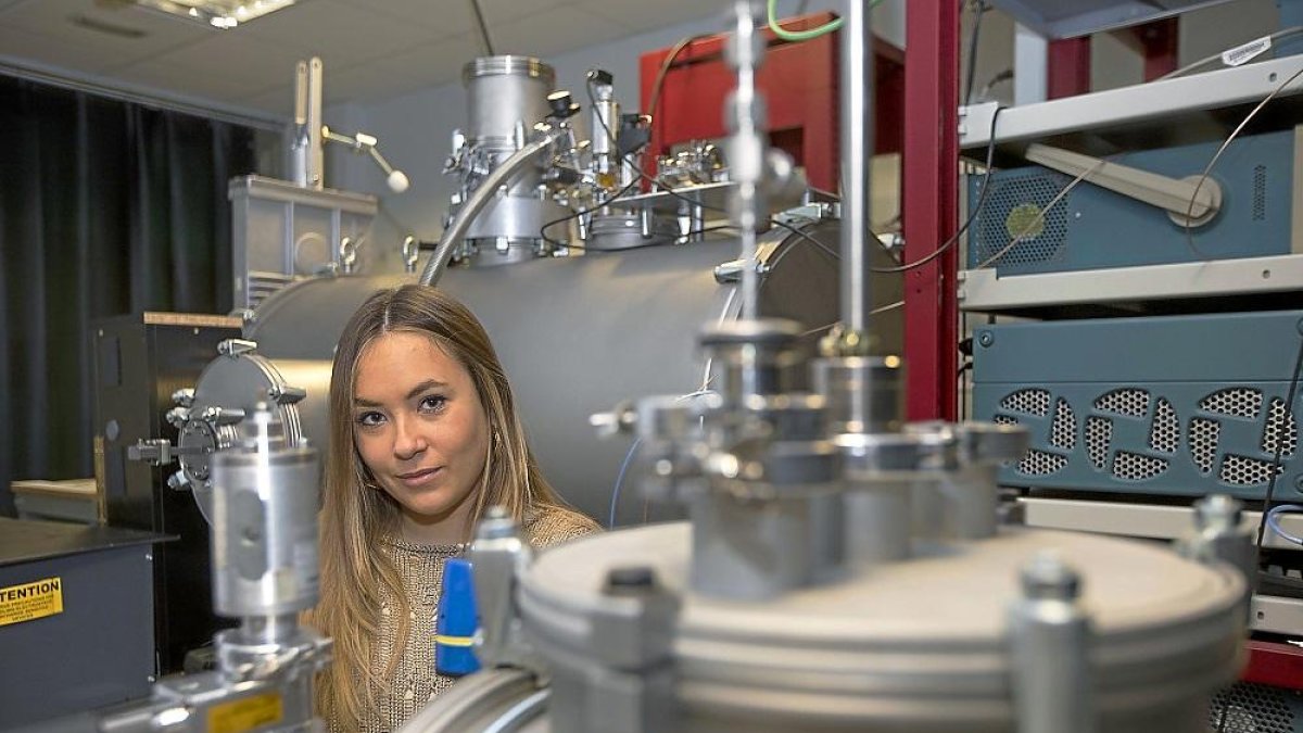 La investigadora Elena Alonso en las instalaciones del Edificio Quifima en Valladolid.-PHOTOGENIC