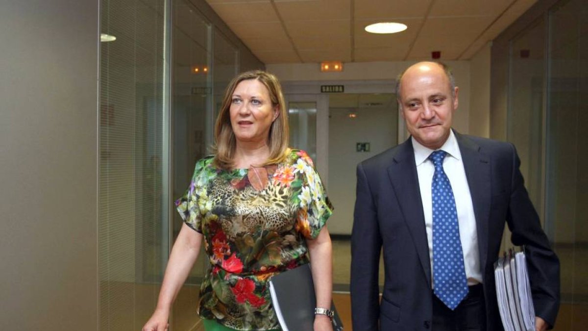 La consejera de Hacienda, Pilar del Olmo, presenta la Contabilidad Regional de Castilla y León correspondiente al II trimestre de 2014 junto al director general de Presupuestos y Estadística, Armando Baeta-Ical