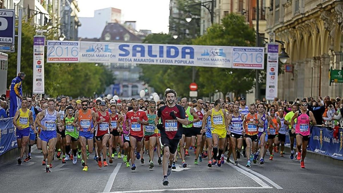 Salida de la Media Maratón Ciudad de Valladolid celebrada el pasado año.-J.C. CASTILLO