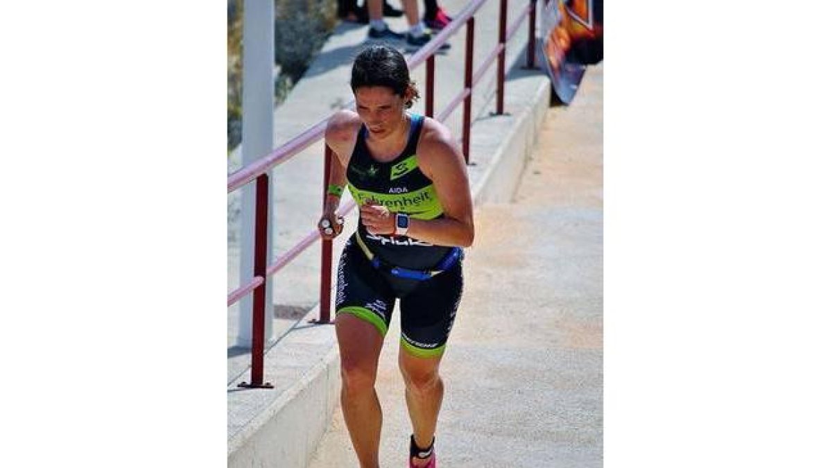 La triatleta Aída Valiño, durante una prueba.-Foto: TWITTER