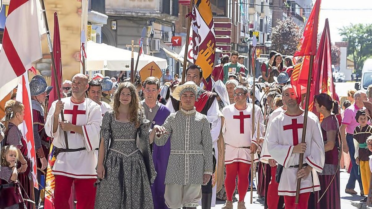 Isabel de Castilla y su hermano Alfonso entran por primera vez en Medina del Campo.-PABLO REQUEJO