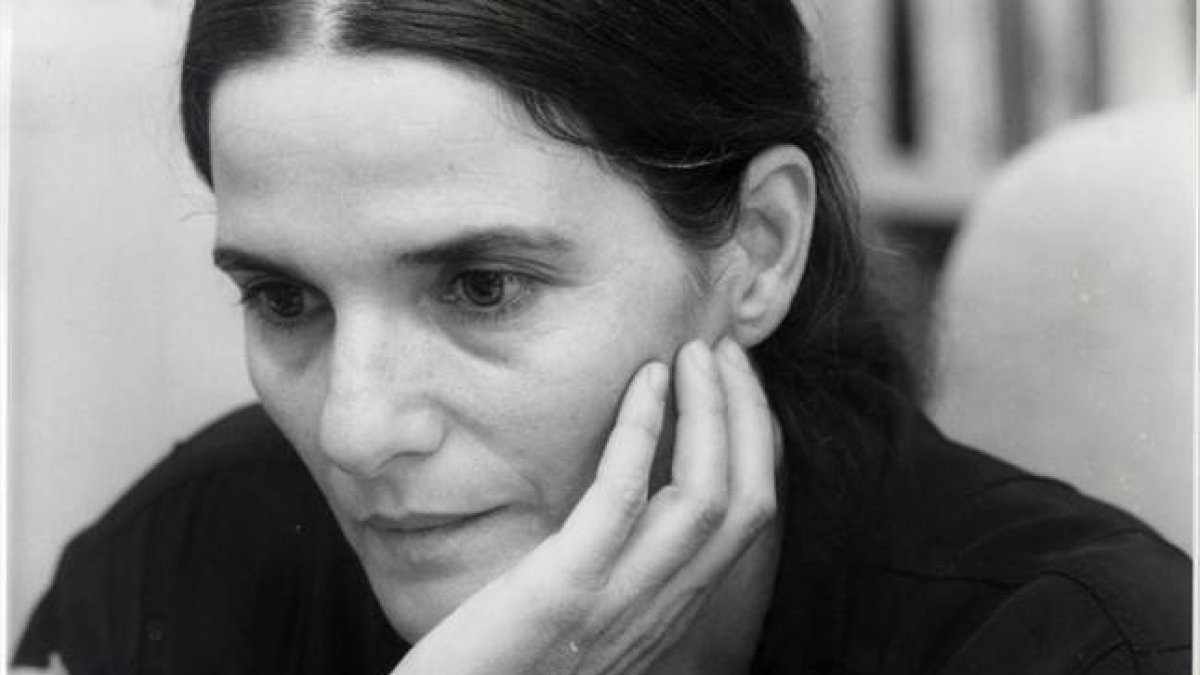 La escritora Adelaida García Morales, en Barcelona en 1990.-