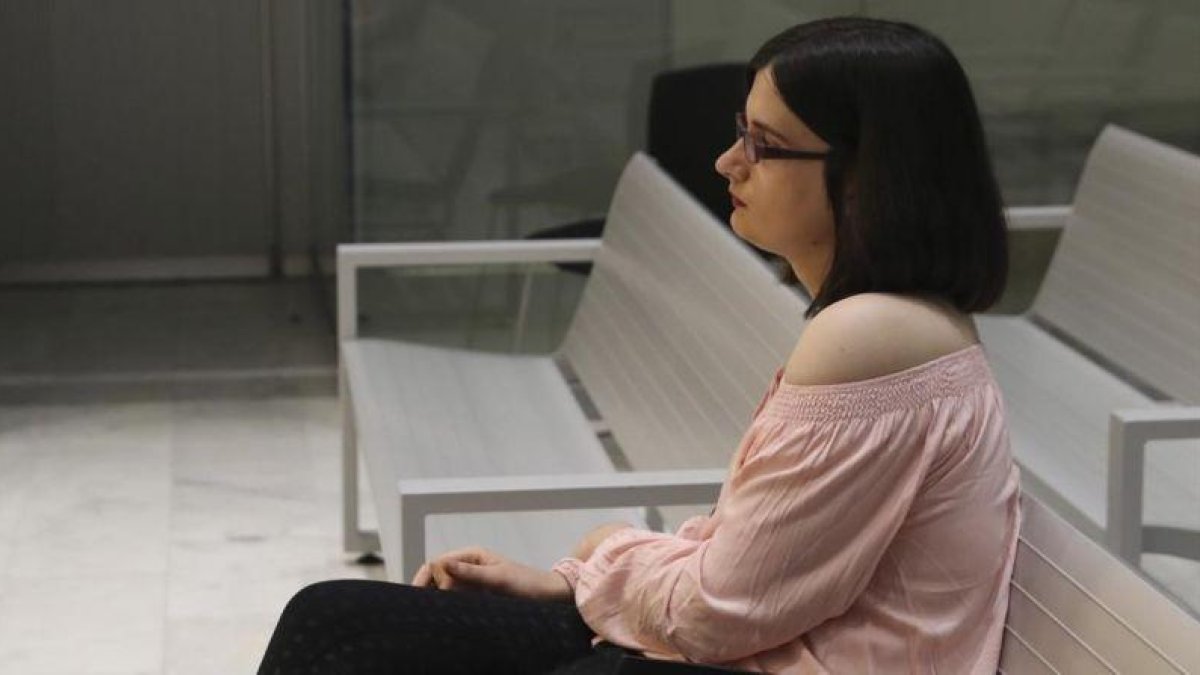 La tuitera Cassandra, el pasado 22 de marzo, en el juicio.-EFE / BALLESTEROS