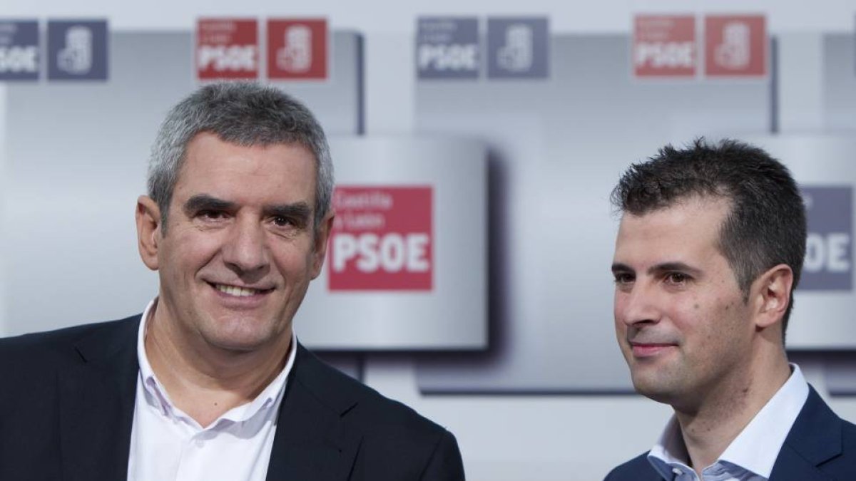 Julio Villarrubia y Luis Tudanca antes del inicio del debate-J.M.Lostau