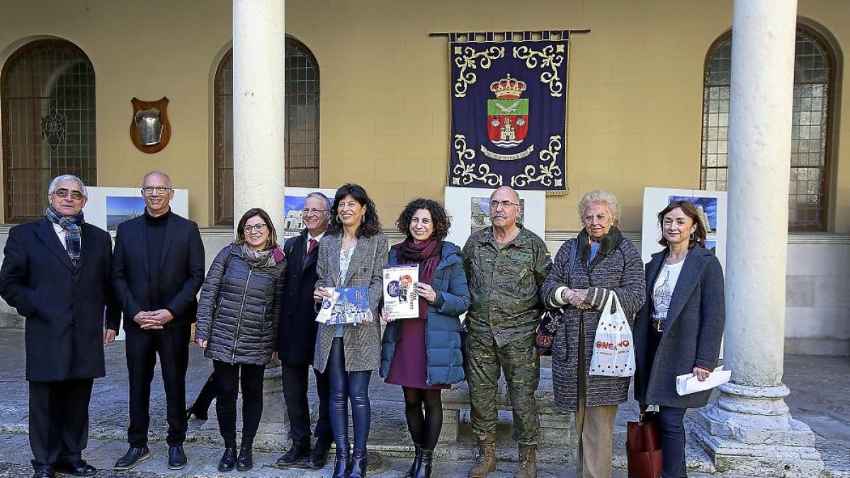 Asistentes a la presentación de la presentación de la exposición de la Seamana Santa de la Apulia italiana.-EUROPA PRESS