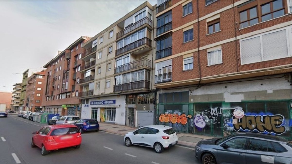 La mujer fallecida residía en una vivienda de la avenida de Gijón. E.M.