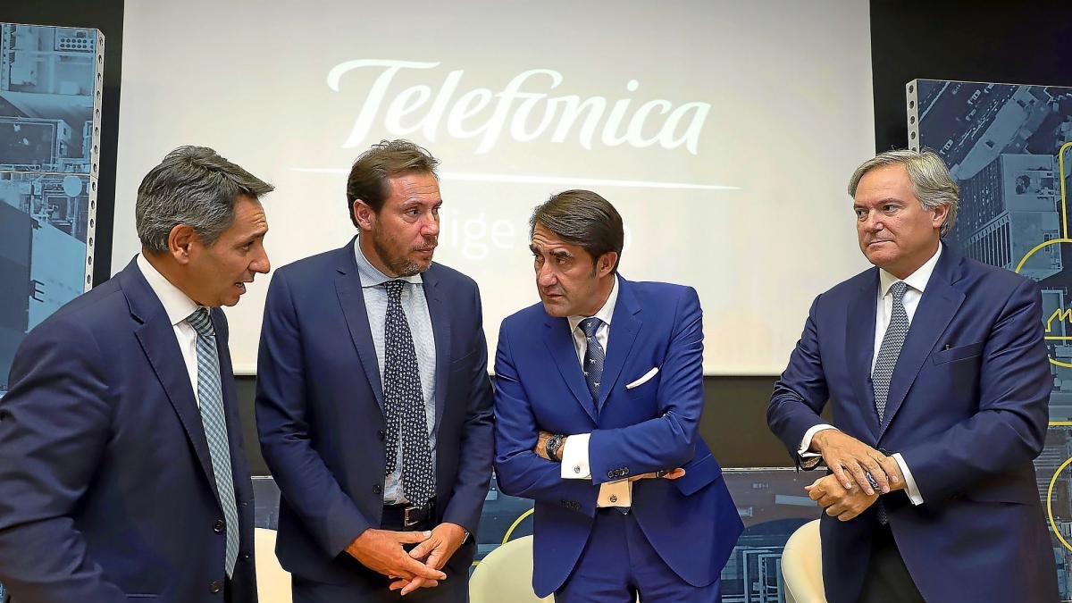 Juan Carlos Suárez-Quiñones, Óscar Puente, Adrián García y Antonio Bengoa en la jornada ‘Castilla y León en Digital’.-ICAL