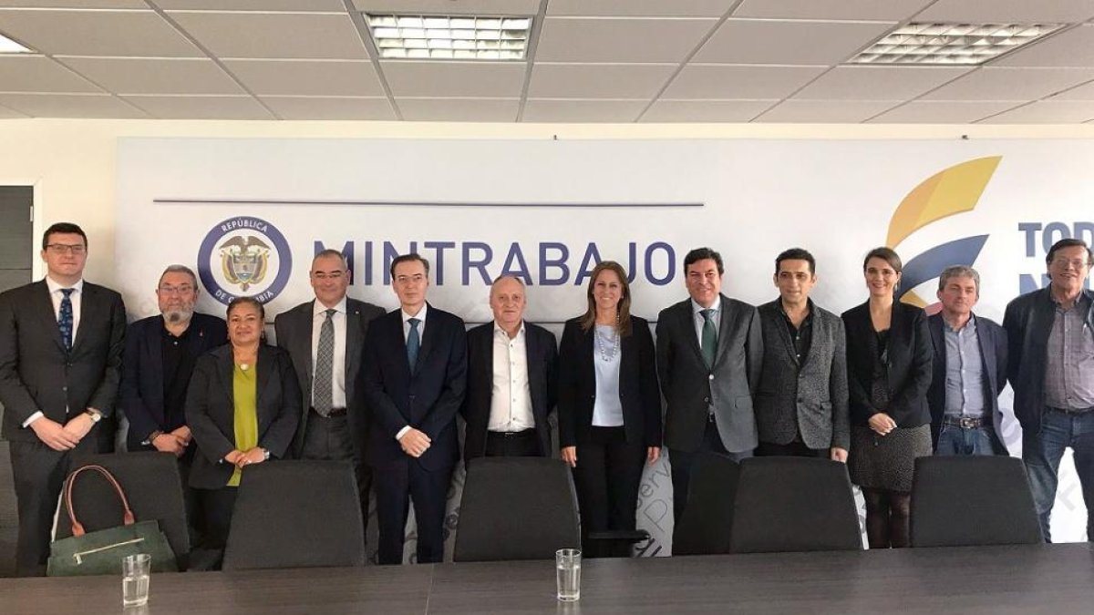 Una delegación del Diálogo Social se reúne en Bogotá (Colombia), con la ministra de Trabajo de Colombia, Griselda Janet Restrepo, en el centro de la imagen-ICAL