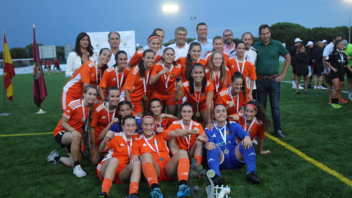 El Parquesol celebra el triunfo en el Trofeo Diputación. / E. M.