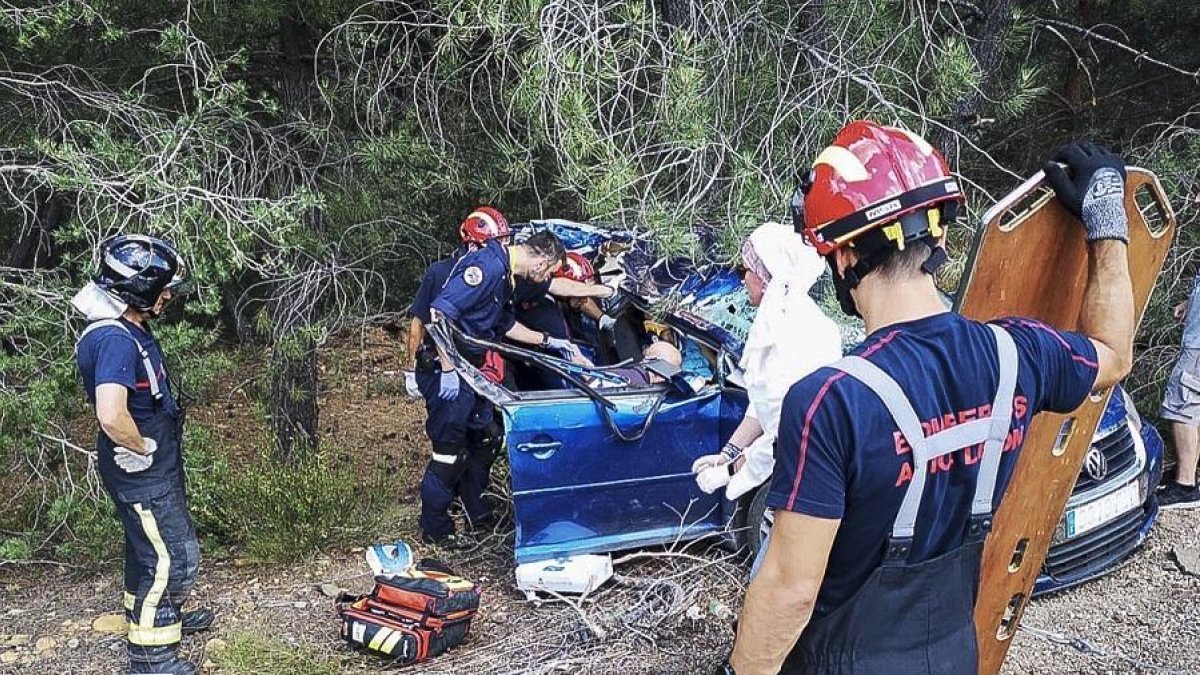 Dos personas resultan heridas en un accidente de tráfico en Rioseco de Tapia (León)-ICAL