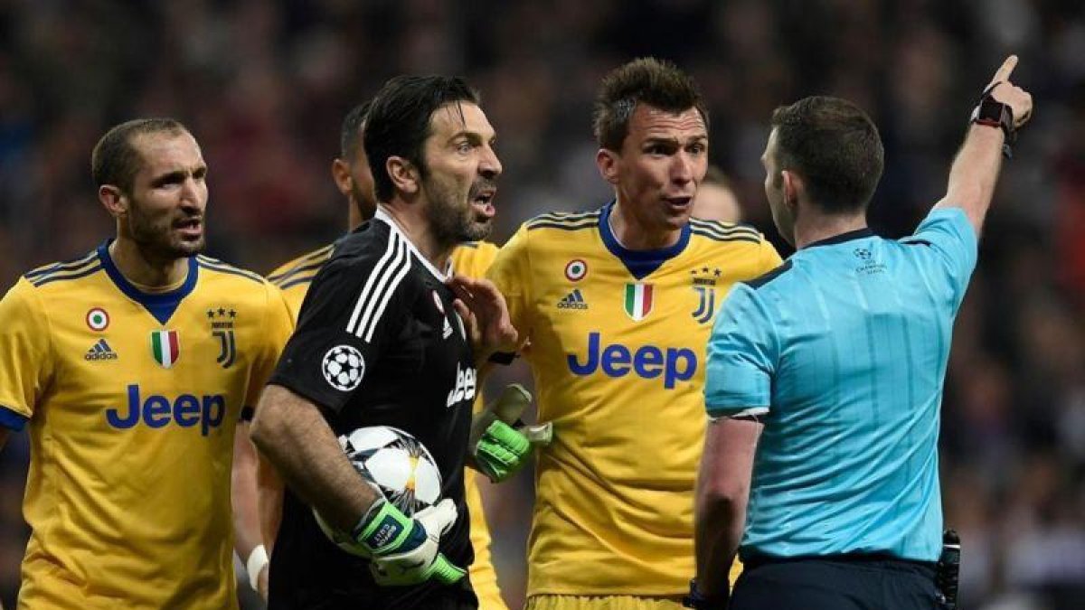 La expulsión de Buffon en el Bernabéu.-OSCAR DEL POZO