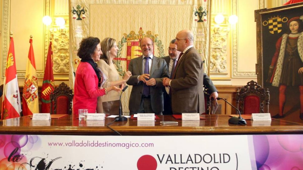 (I a D) La concejala de Cultura, Mercedes Cantalapiedra; la consejera de Cultura y Turismo, Alicia García; el alcalde de Valladolid, Javier León de la Riva, y Ángel José de Vicente-Ical