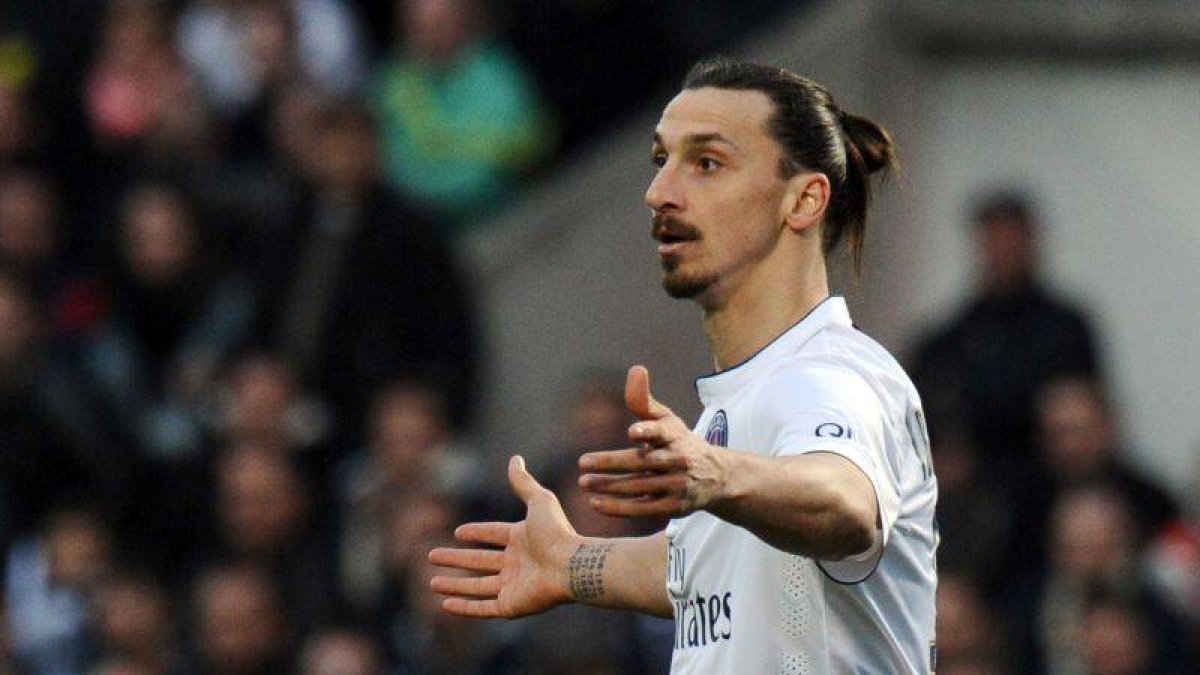 Zlatan Ibrahimovic, tras caer derrotado ante el Girondins de Burdeos.-Foto: NICOLAS TUCAT / AFP