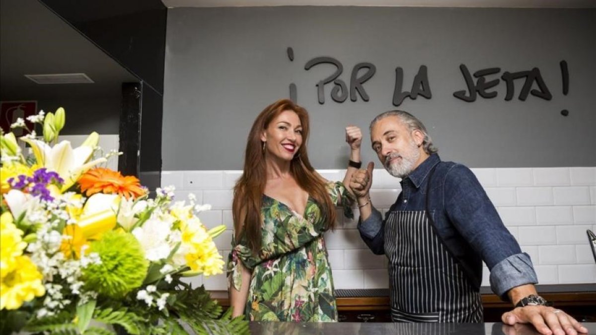 El chef Sergi Arola, junto a su exnovia Silvia Fominaya.-OSCAR VIFER