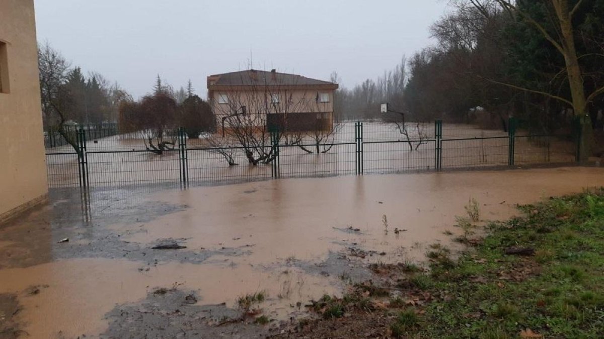Melgar de Fernamental anegado por las lluvias.-SUBDELEGACIÓN DEL GOBIERNO EN BURGOS