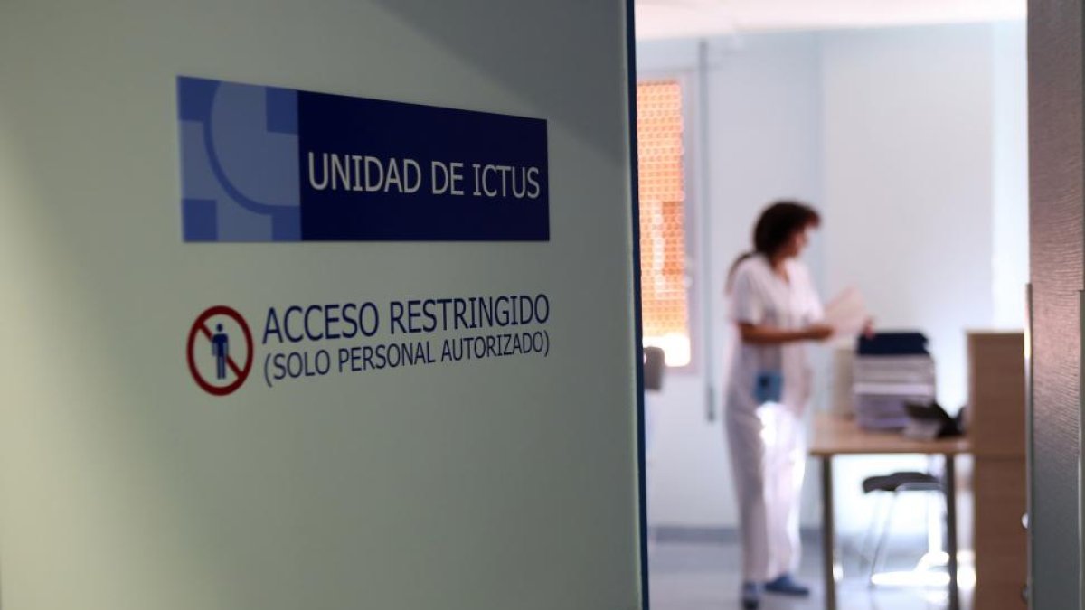 Las mejoras suponen trasladar el área de cuidados semicríticos de la décima a la cuarta planta, junto con la hospitalización del Servicio de Neurología.-ICAL