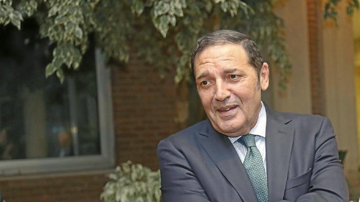 El consejero Antonio Saéz en la rueda de prensa-Ical