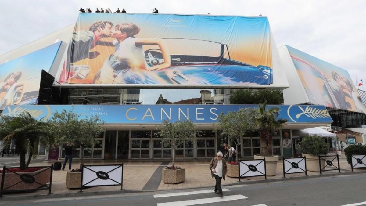 Fachada del Palais des Festivals con el póster de la 71ª edición del festival de Cannes.-AFP / VALERY HACHE
