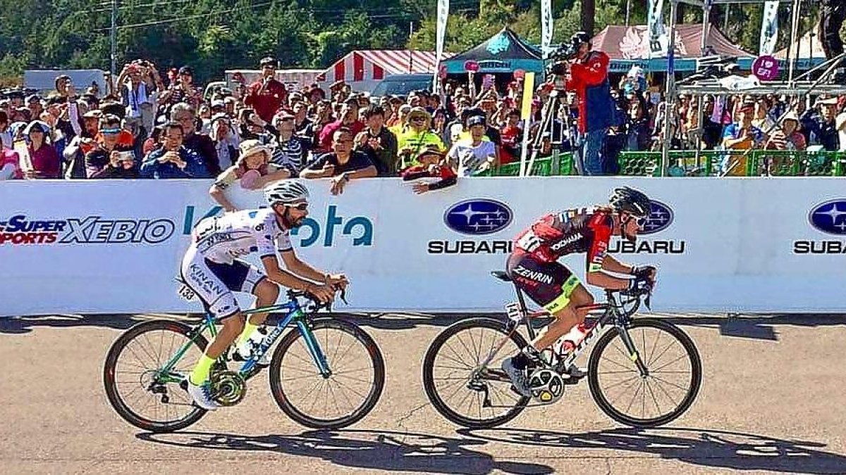 Óscar Pujol encabeza el dueto durante la prueba celebrada en Japón.-SHINGO FUJUMAKI