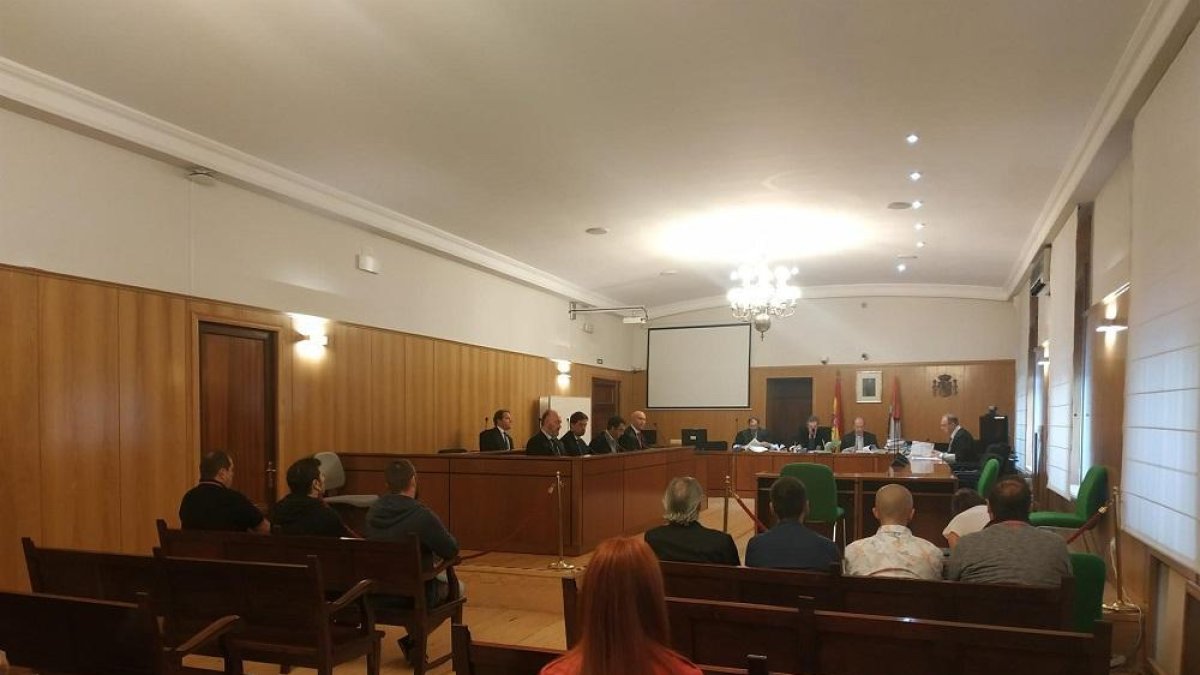 Los siete de la operación 'Bulldog' contra el tráfico de armas se conforman con penas que suman 12 años de cárcel-EUROPA PRESS