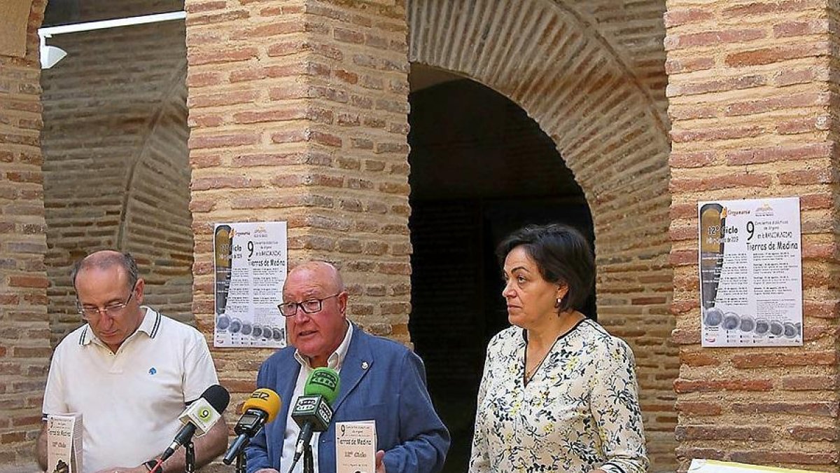 Jesús Sánchez, Alfonso Hernández y Chelo Sánchez ayer, en la presentación del programa de conciertos de órgano.-E. M.
