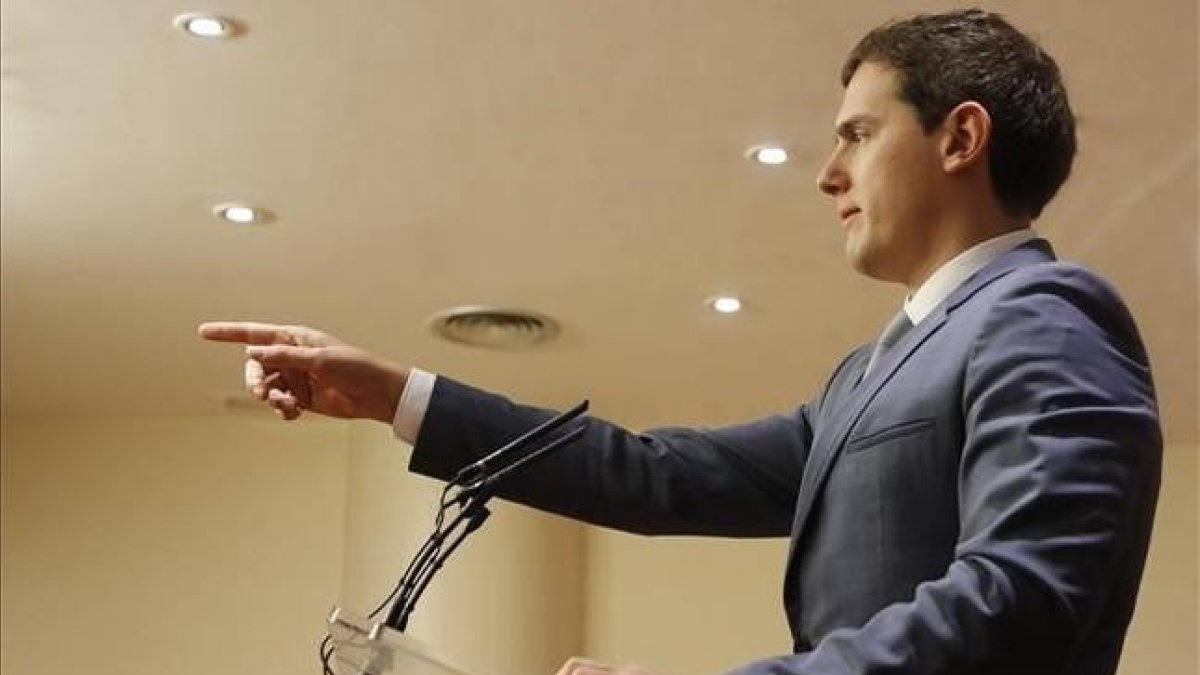 Rivera ha decidido no repetir las primarias y que la dirección asuma los cambios en 16 listas.-AGUSTÍN CATALÁN