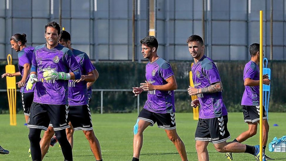 Sergio Marcos, en el centro, durante el entrenamiento matinal de ayer.-BALCAZA