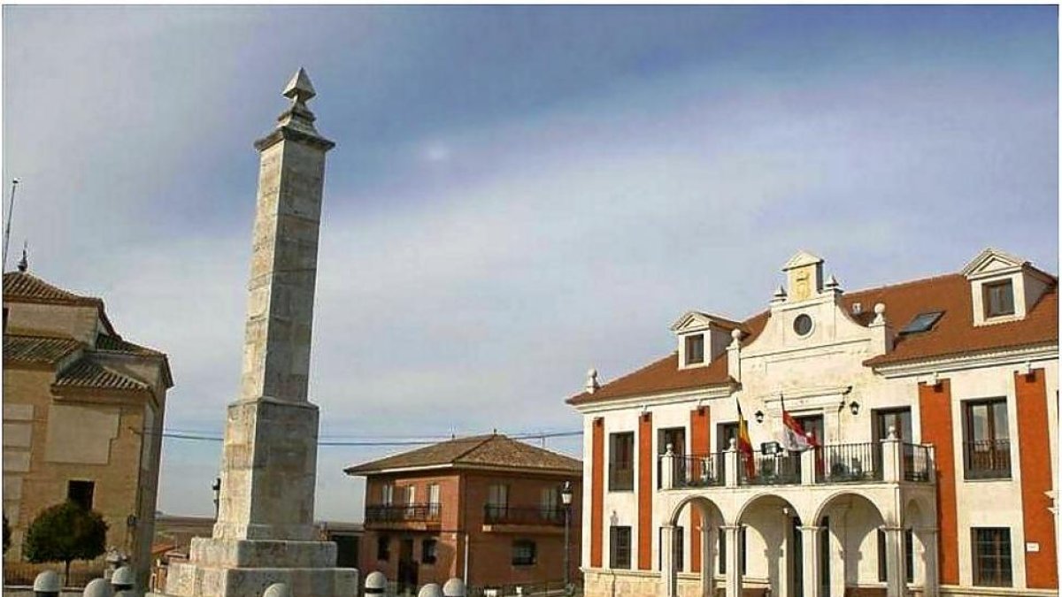 Monolito de Villalar de los Comuneros, frente al Ayuntamiento.-DIP. VA.