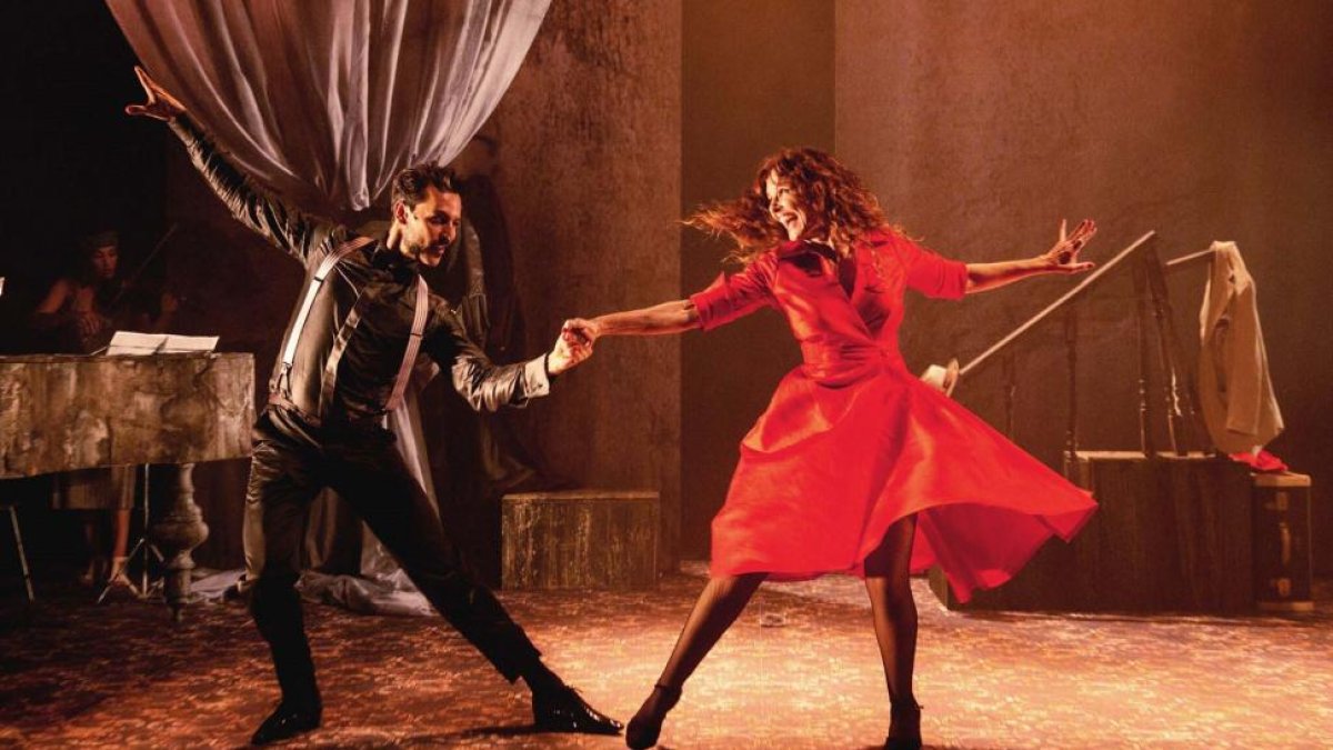 La actriz Silvia Marsó en el montaje musical ‘24 horas en la vida de una mujer’.-ICAL