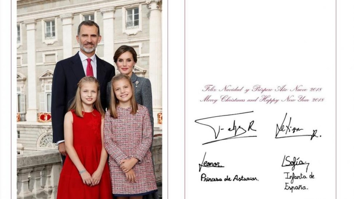 Felicitación navideña de los reyes de España y sus hijas Leonor y Sofía.-/ PERIODICO (CASA REAL)