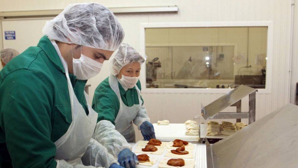 Empresa Cascajares dedicada a la transformación y elaboración de productos cárnicos. Basa su actividad en la recuperación de productos tradicionales