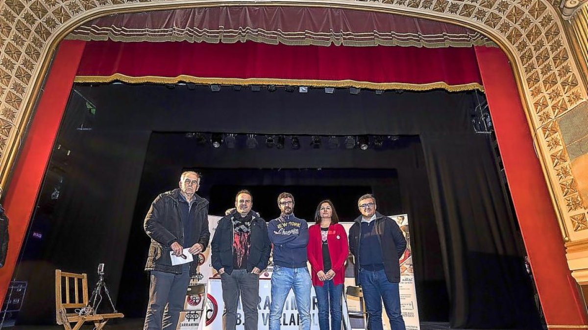 Juanjo Fernández ‘Feñe’, Fran ‘El Chavo’, ‘Chapu’, Rosa Martín y Paco García ayer en el Teatro Carrión.-PABLO REQUEJO