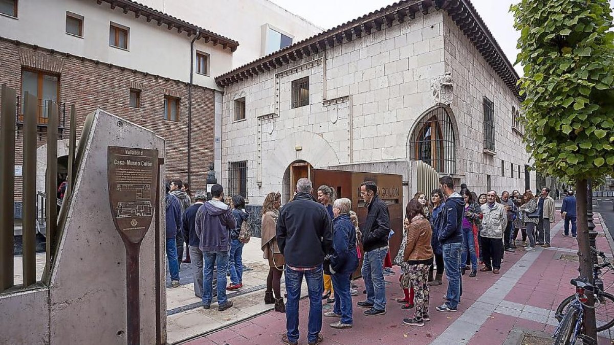 Entrada del Museo Colón de Valladolid-PABLO REQUEJO / PHOTOGENIC