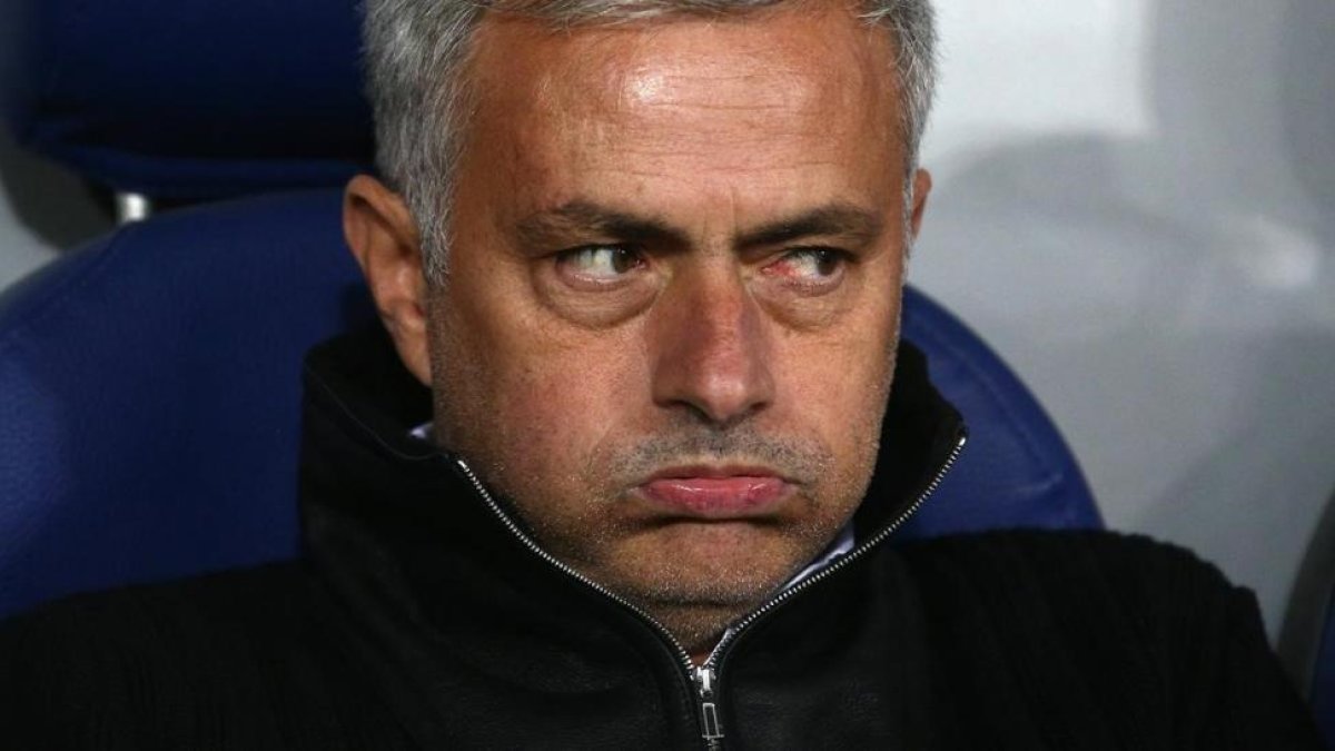 José Mourinho, en un partido del Manchester United.-/ MAXIM SHIPENKOV/EFE