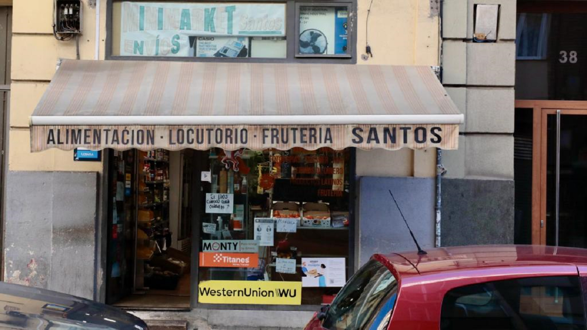 Locutorio de la Calle Nicolás Salmerón, donde la madrugada del 7 de enero ha habido un apuñalamiento. Photogenic/Miguel Ángel Santos