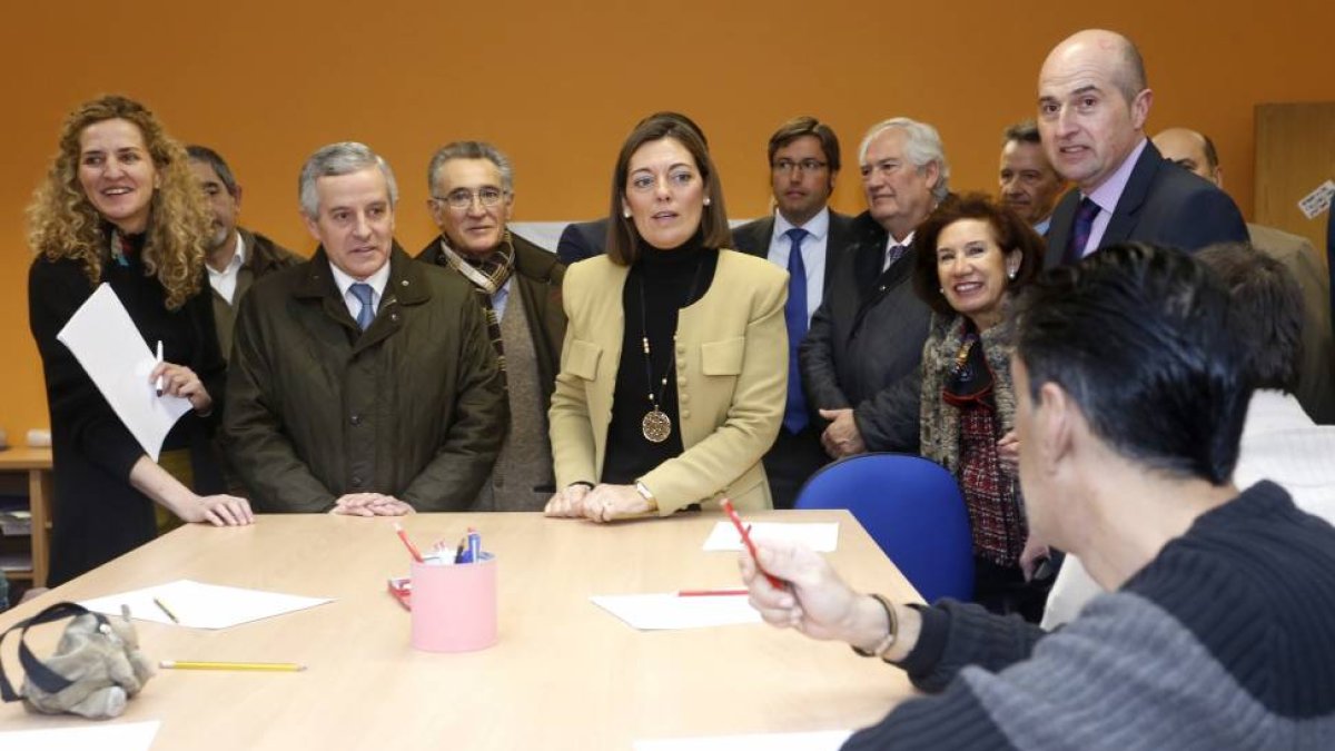 La consejera de Familia e Igualdad de Oportunidades, Milagros Marcos, visita la Residencia y Centro Ocupacional Prelaboral Doña Cinia situado en La Virgen del Camino (León)-Ical