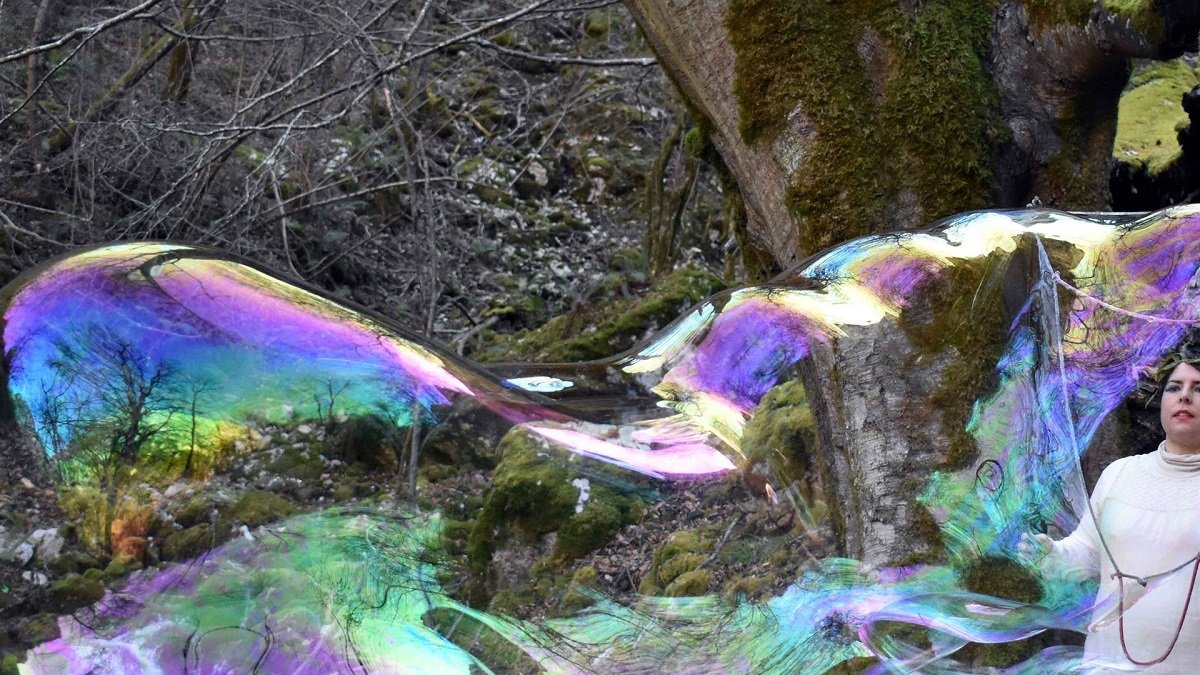 Un espectáculo de burbujas gigantes de jabón inundará de magia Vallsur - HADALANA BURBUJAS