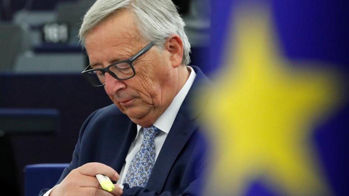 El presidente de la Comisión Europea, Jean-Claude Juncker, en la Eurocámara.-REUTERS / CHRISTIAN HARTMANN