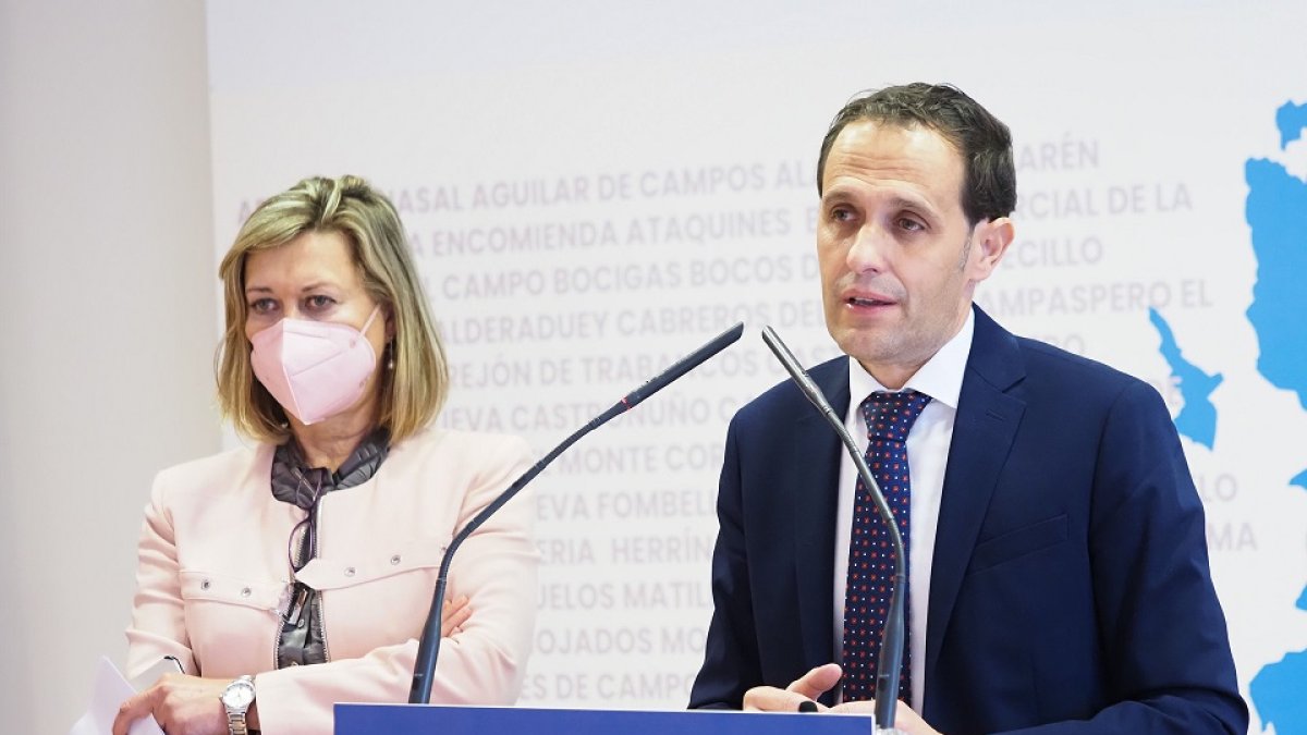 Conrado Íscar junto a Pilar del Olmo. 7 ICAL