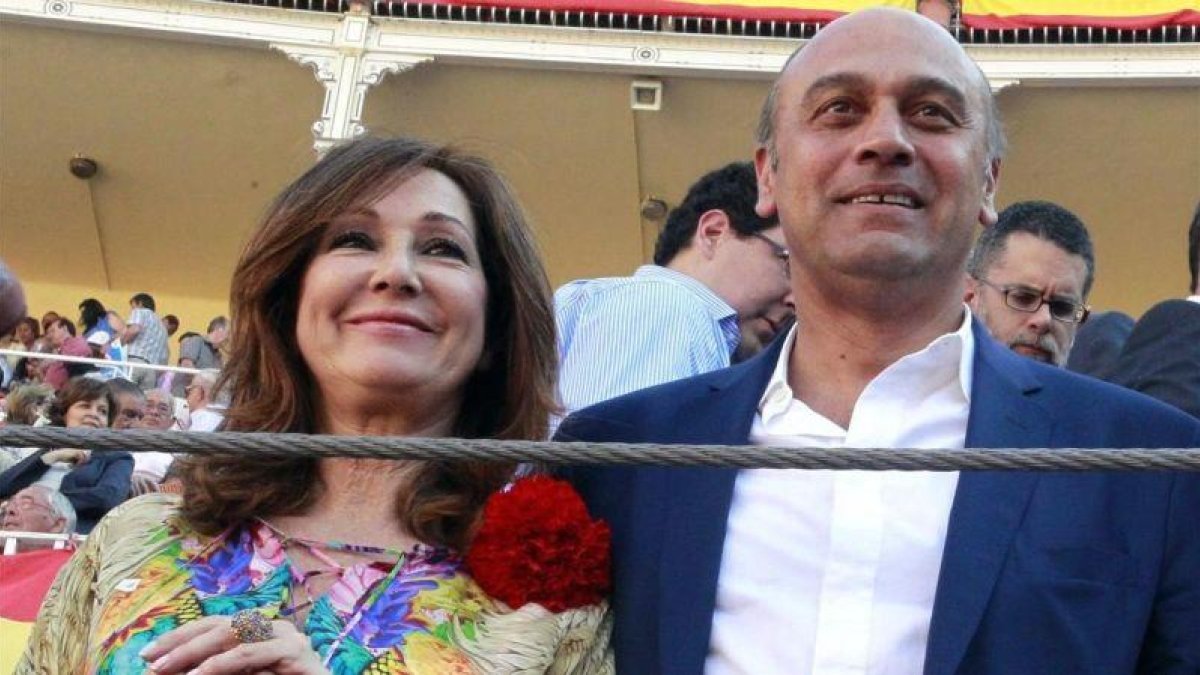 Ana Rosa Quintana y Juan Muñoz.-MANUEL H. DE LEÓN (EFE)