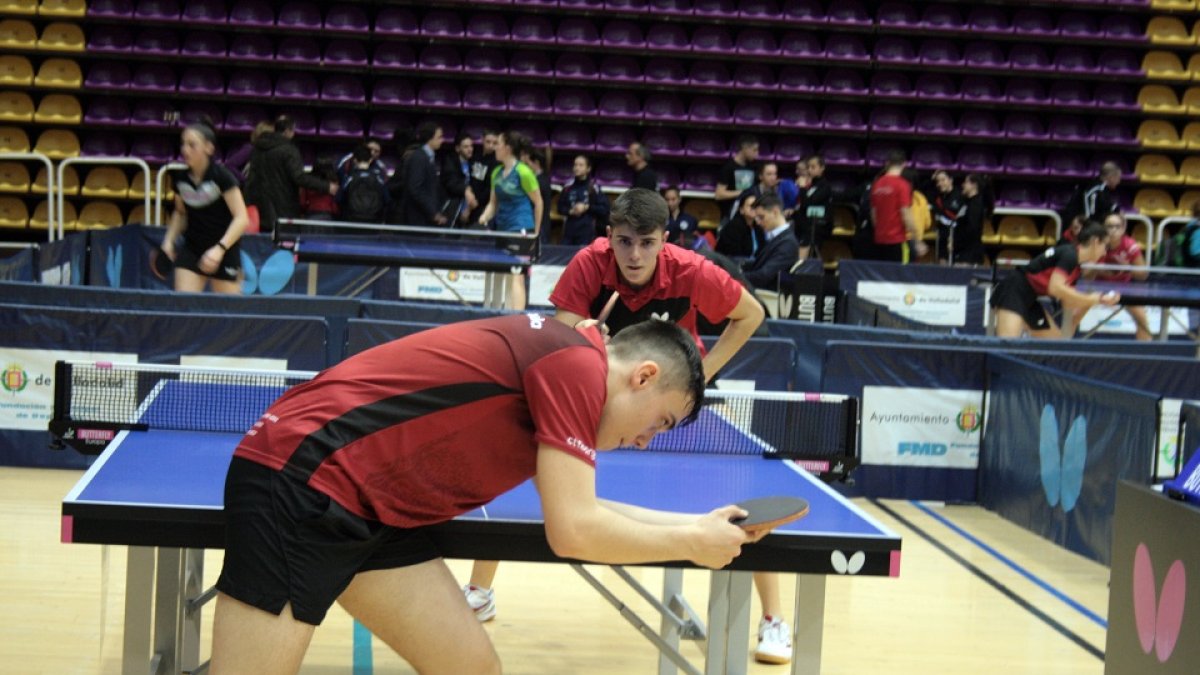 El burgalés Miguel Núñez, en pleno partido en el pabellón Pisuerga / EM