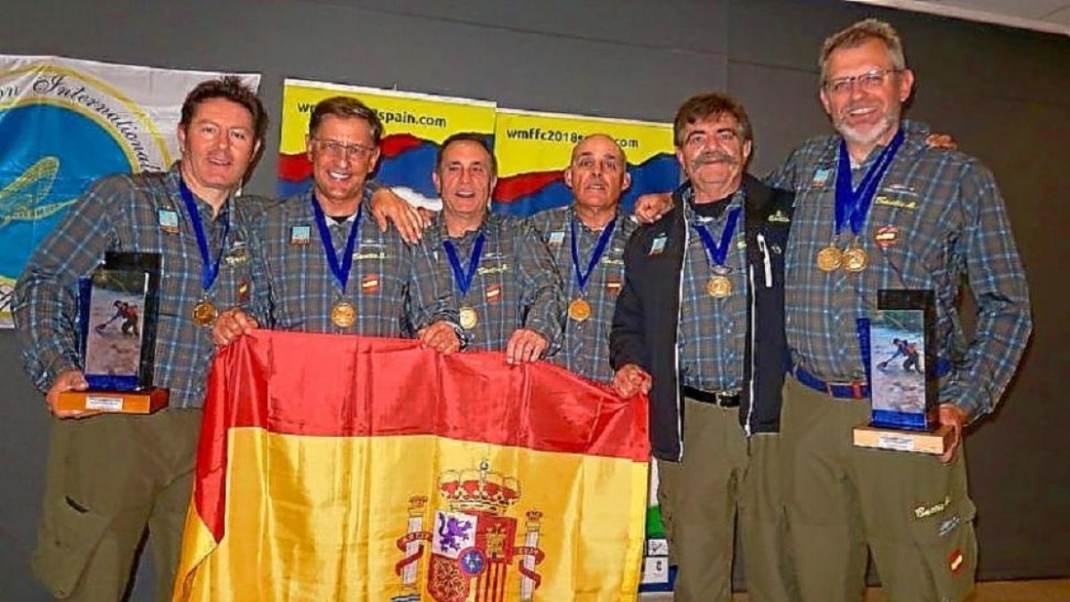 El equipo español campeón del mundo al completo, con Isai Ferreras a la derecha.-L. FUENTE